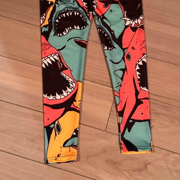 Colorful Shark Print Leggings MEDIUM - Picture 4 of 5